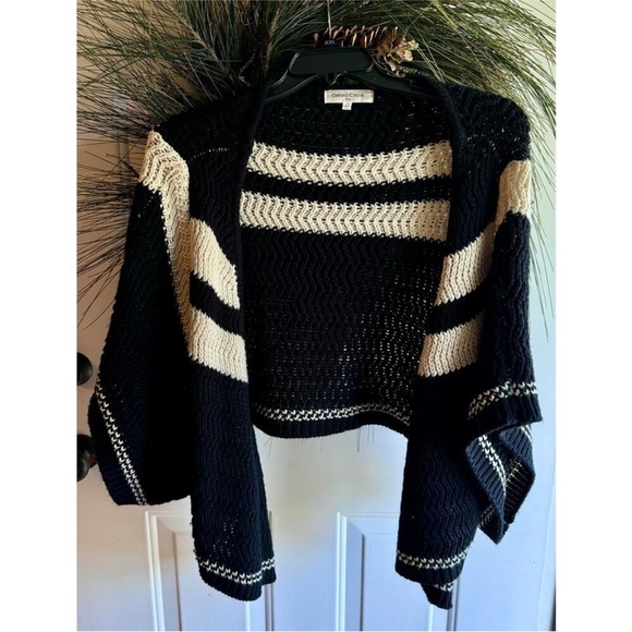 Oxford Circus black knit shawl size small/medium - Picture 9 of 11